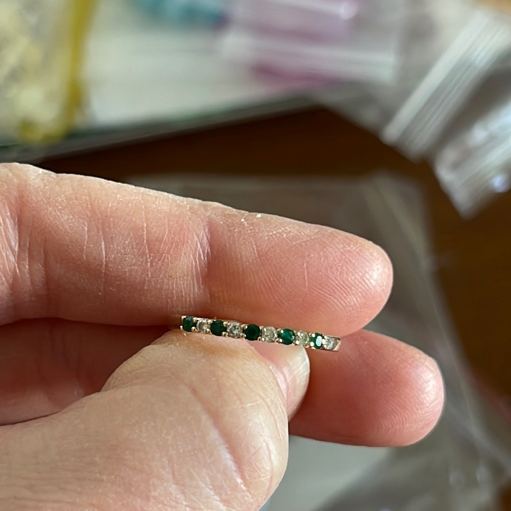 Elegant Green and Silver Women's Ring